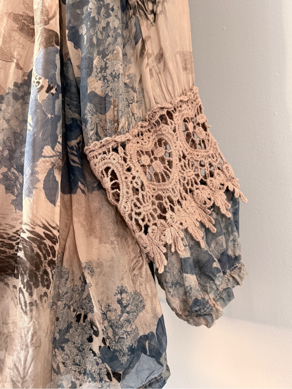 Made in Italy Floral Boho Blouse with Crochet Lace Sleeves size Large - Picture 2 of 7